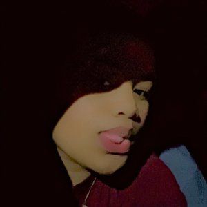 Meet your Posher, Mona